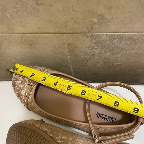 COPY - New MK flats size 4 but runs big - Picture 13 of 16